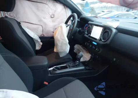 2021 Toyota Tacoma Trd Off-Road z USA, uszkodzony, nr VIN 5TFCZ5AN8MX246401